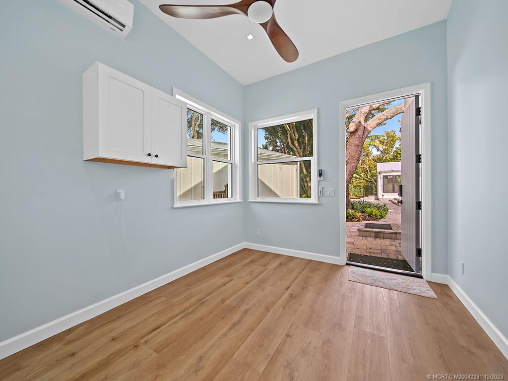 200 SE Pelican Drive