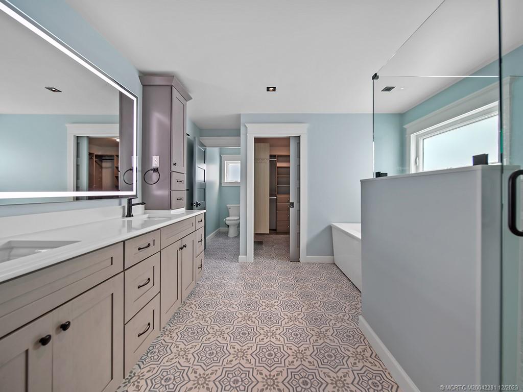 200 SE Pelican Drive