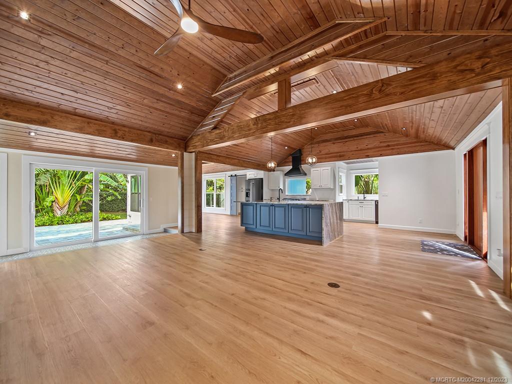 200 SE Pelican Drive