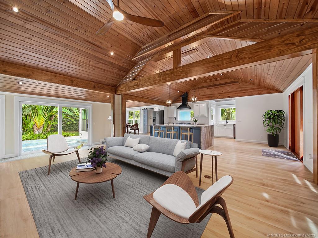 200 SE Pelican Drive