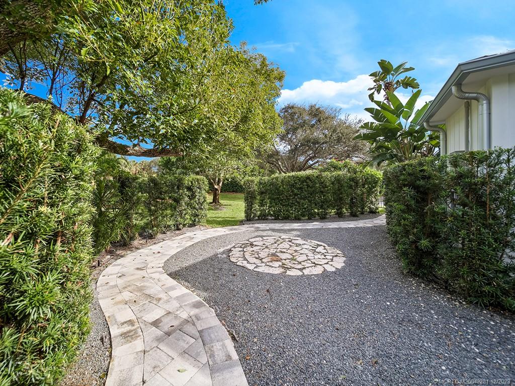 200 SE Pelican Drive