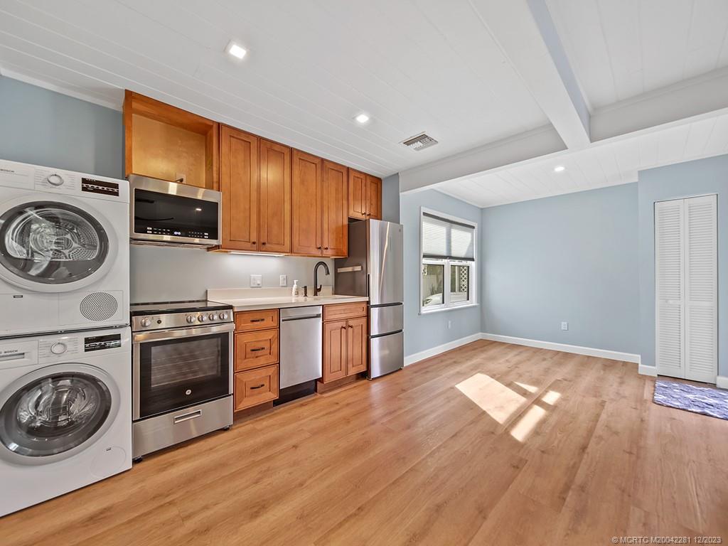 200 SE Pelican Drive