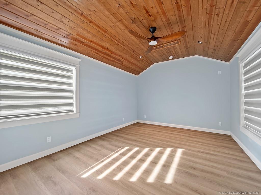 200 SE Pelican Drive