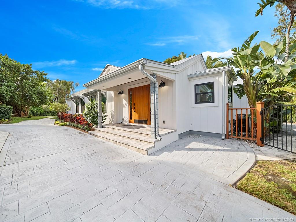 200 SE Pelican Drive