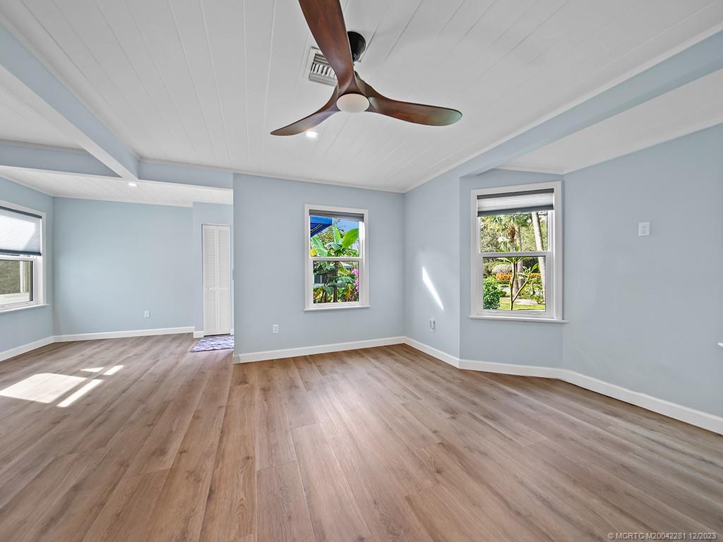 200 SE Pelican Drive