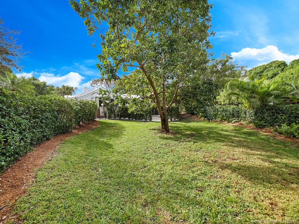 200 SE Pelican Drive