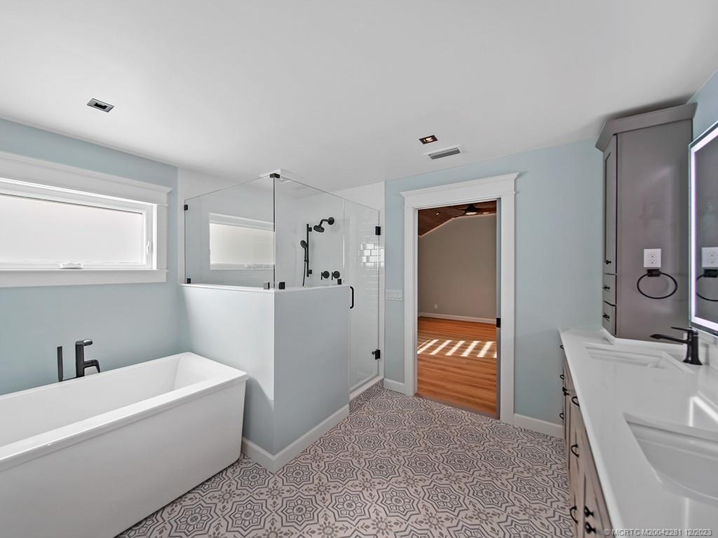 200 SE Pelican Drive