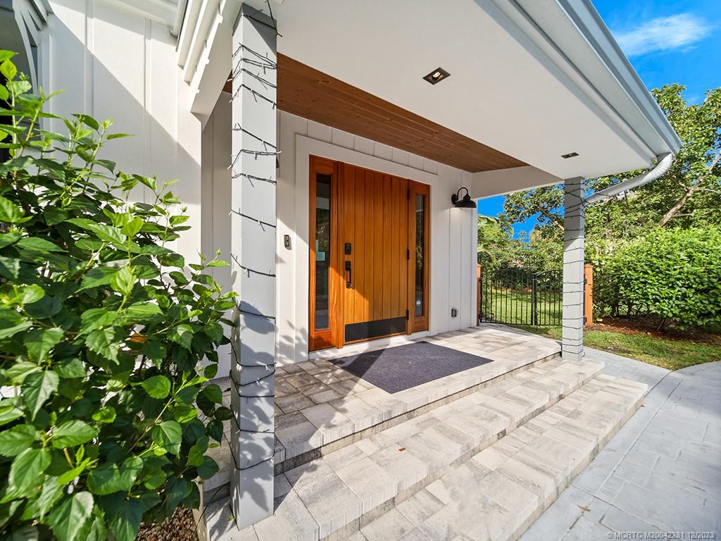 200 SE Pelican Drive