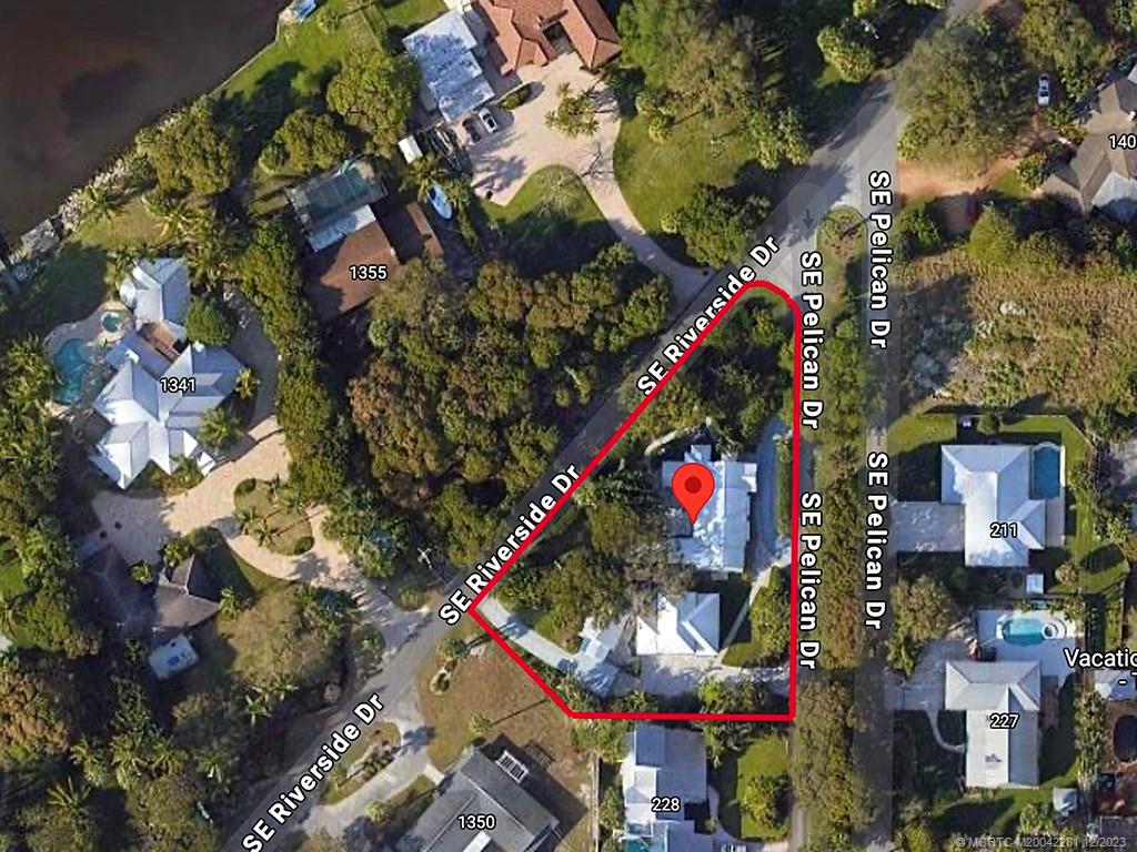 200 SE Pelican Drive