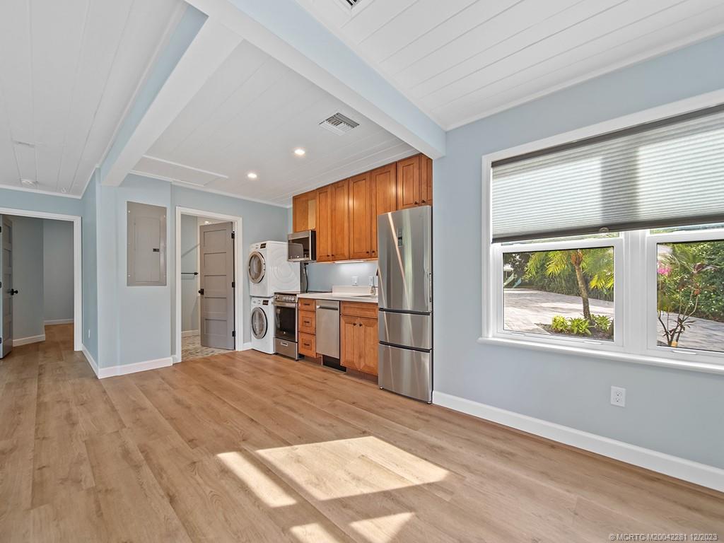 200 SE Pelican Drive