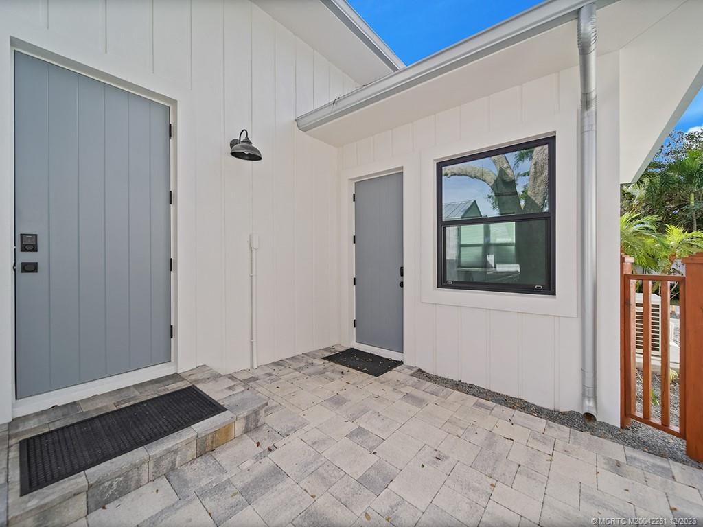 200 SE Pelican Drive