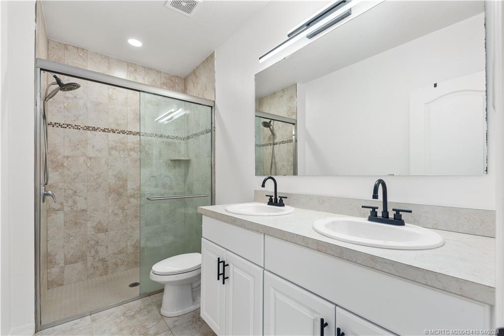 1156 SW Ithaca Street