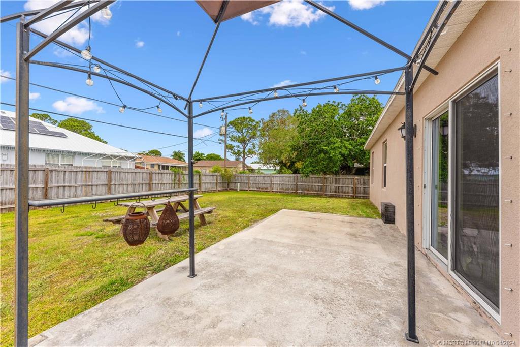 1156 SW Ithaca Street