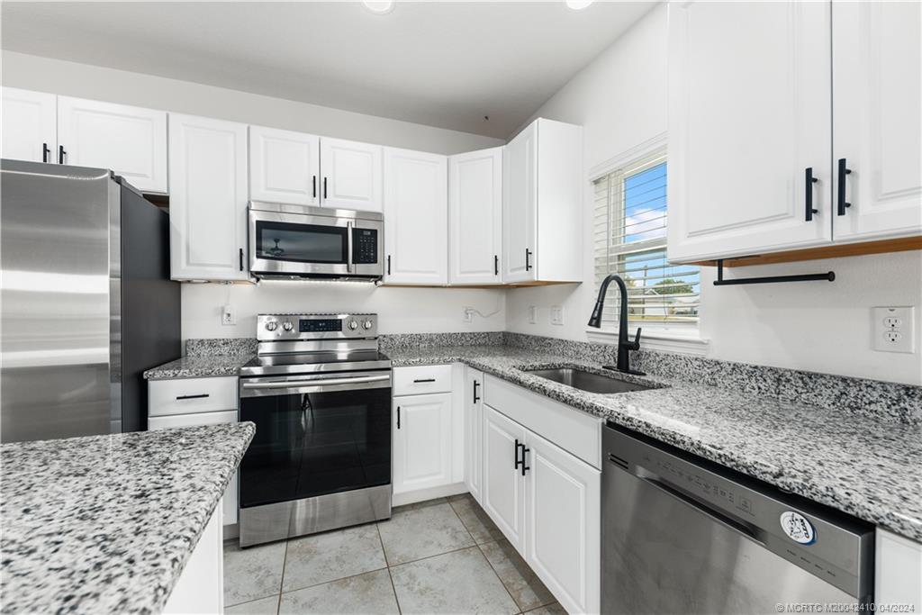 1156 SW Ithaca Street