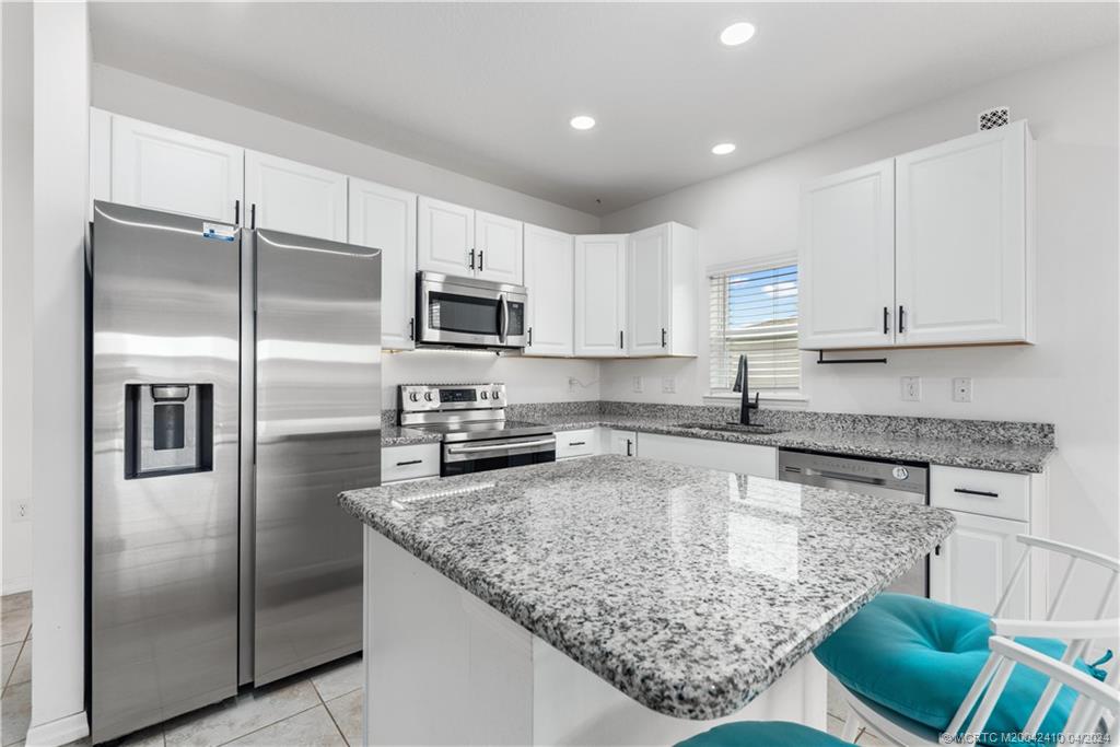 1156 SW Ithaca Street