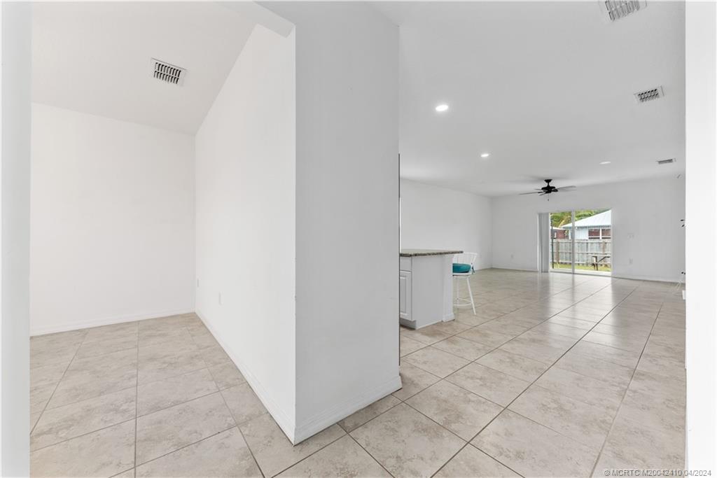 1156 SW Ithaca Street