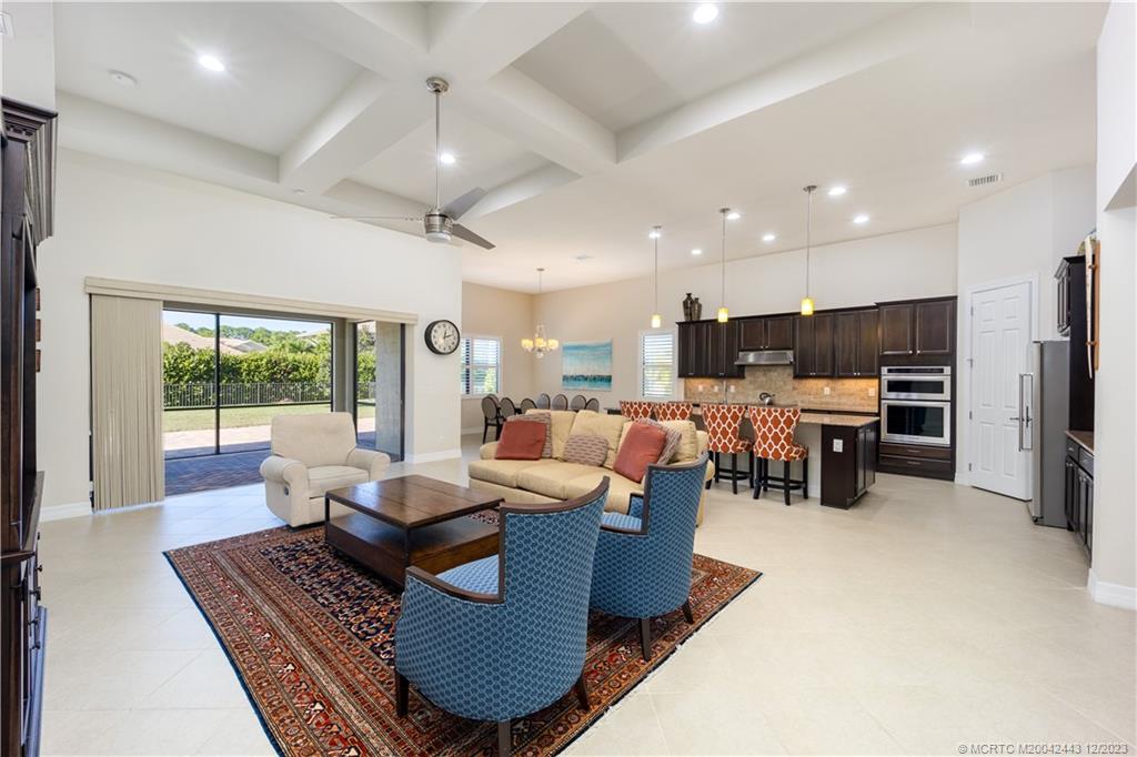 1092 SW Scrub Oak Avenue