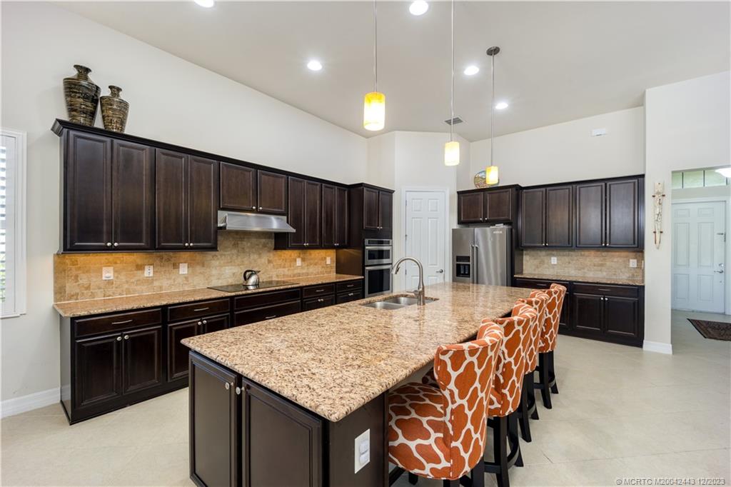 1092 SW Scrub Oak Avenue