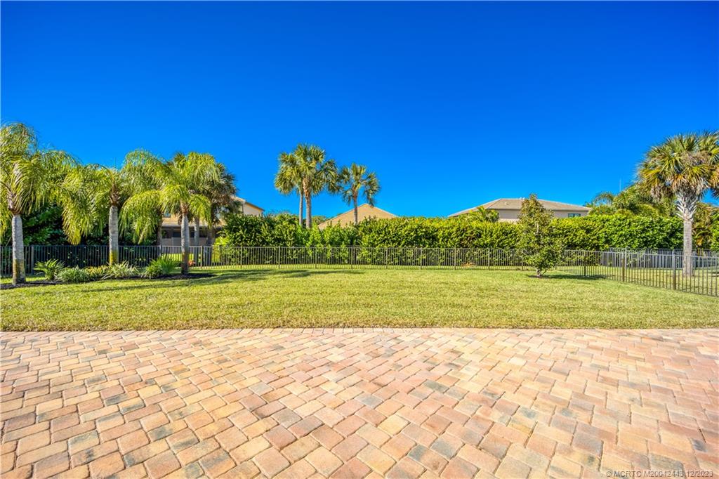 1092 SW Scrub Oak Avenue