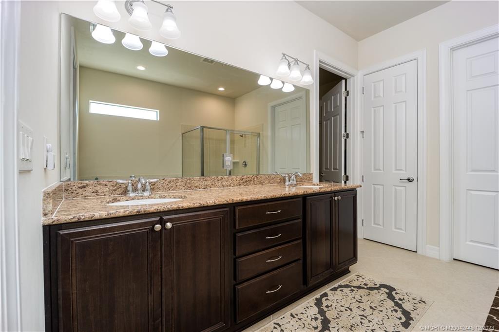 1092 SW Scrub Oak Avenue