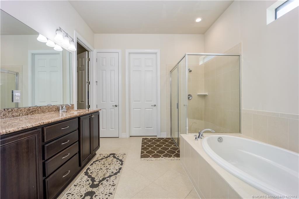 1092 SW Scrub Oak Avenue