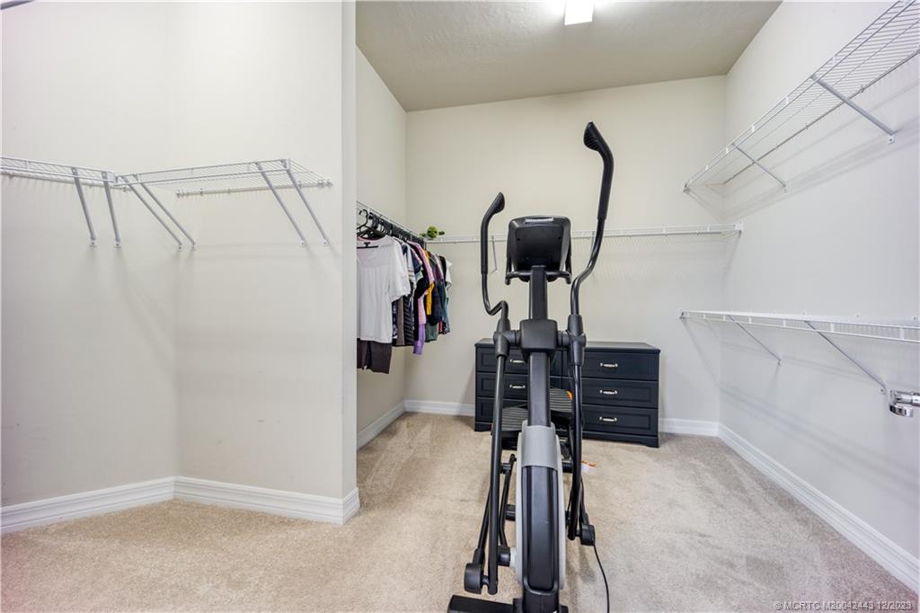 1092 SW Scrub Oak Avenue