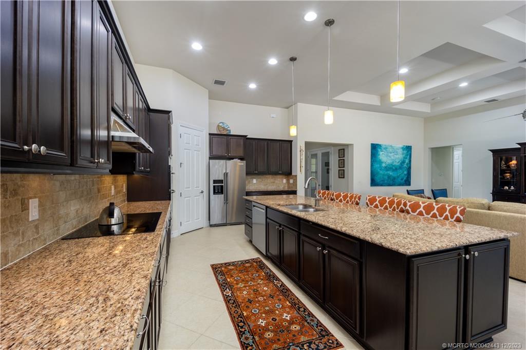 1092 SW Scrub Oak Avenue