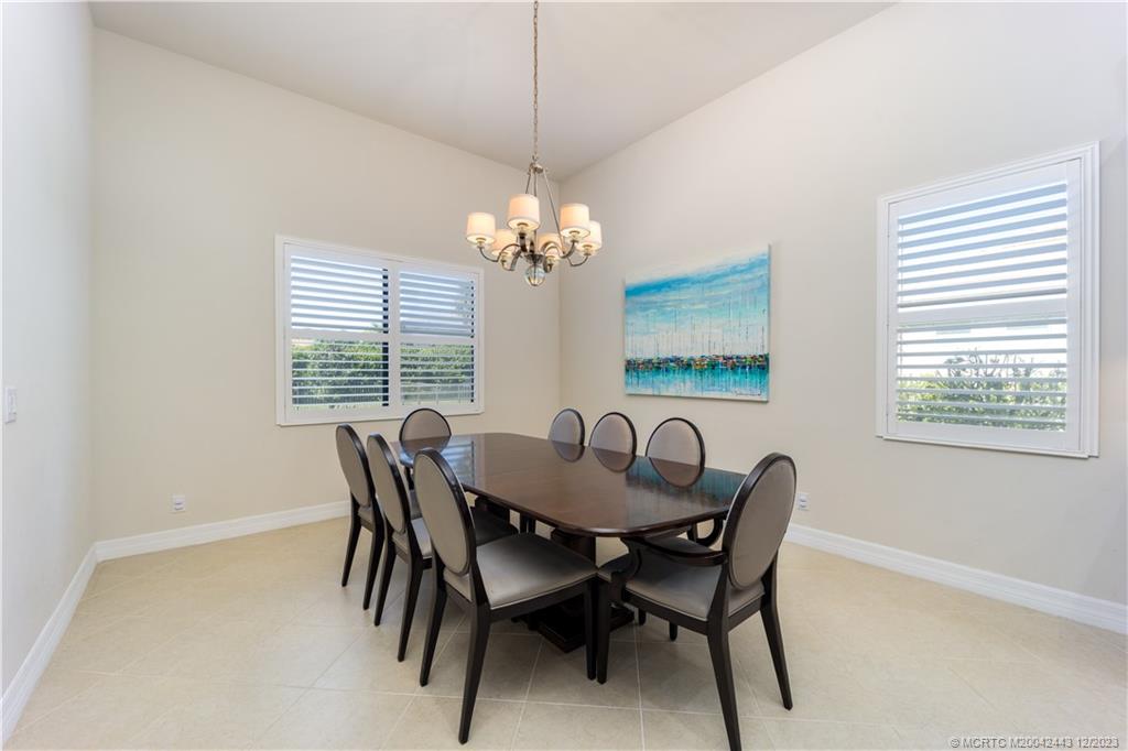 1092 SW Scrub Oak Avenue