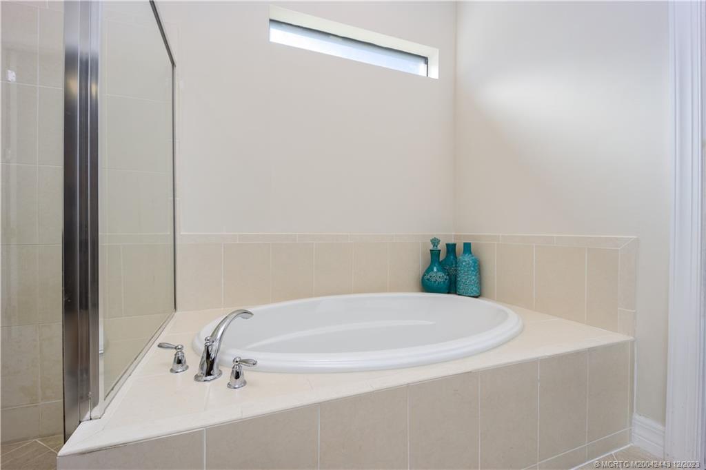 1092 SW Scrub Oak Avenue