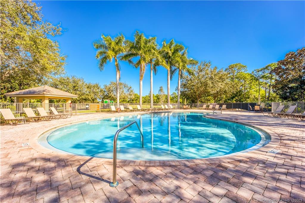 1092 SW Scrub Oak Avenue