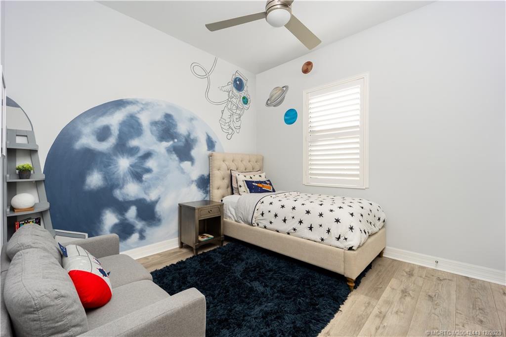 1092 SW Scrub Oak Avenue