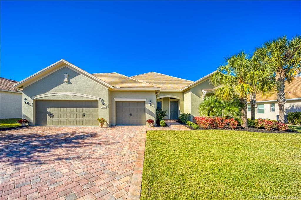 1092 SW Scrub Oak Avenue