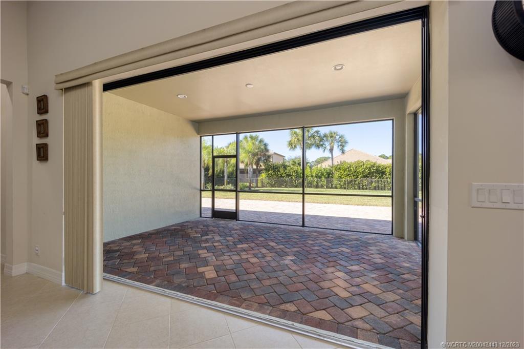 1092 SW Scrub Oak Avenue