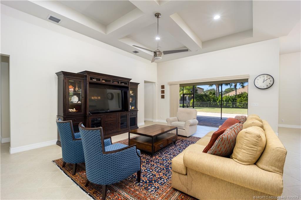 1092 SW Scrub Oak Avenue