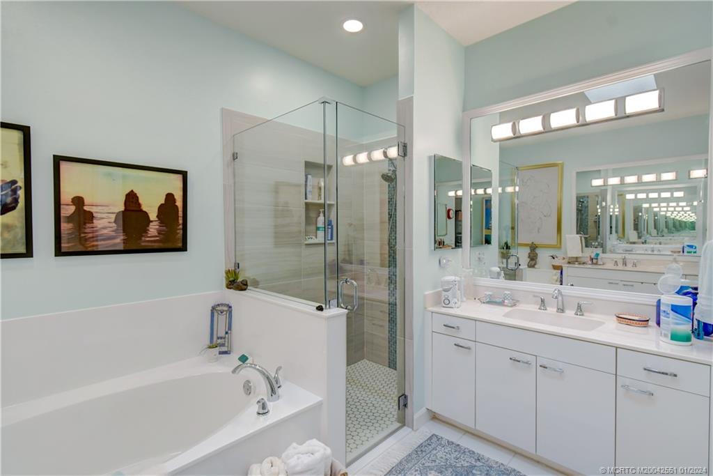 3290 SE Cambridge Drive