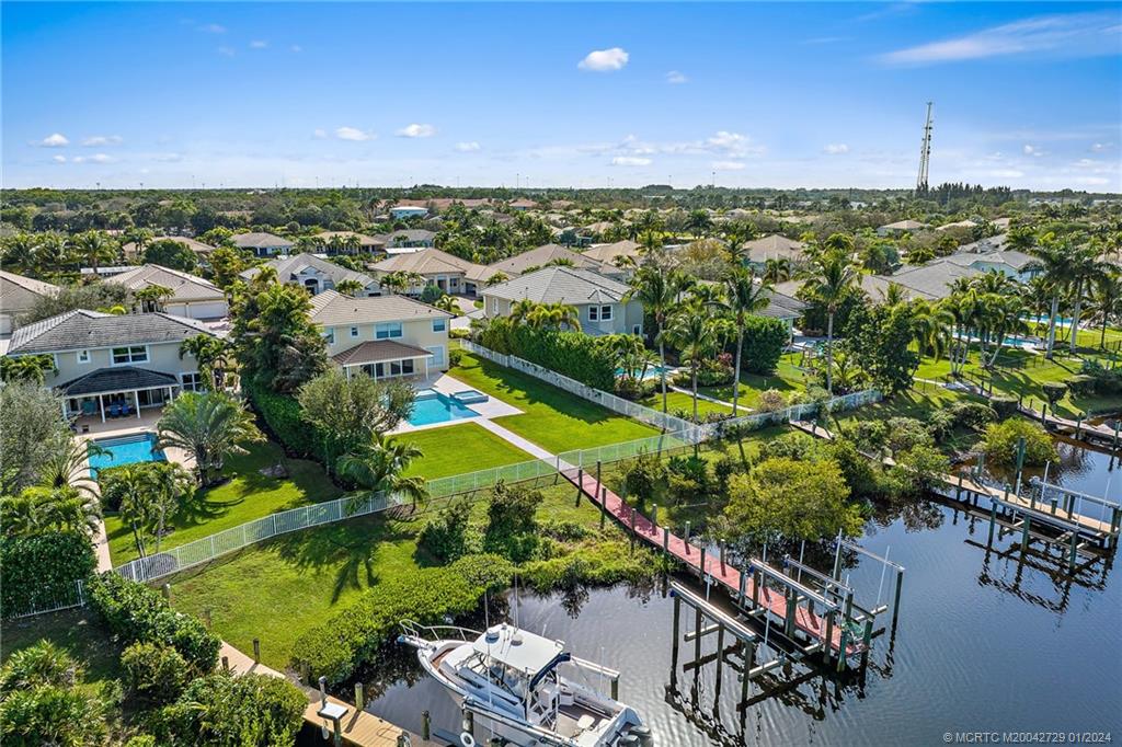 565 SW Yacht Basin Way