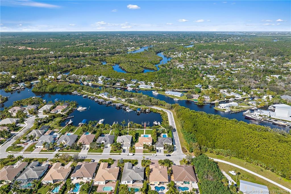 565 SW Yacht Basin Way