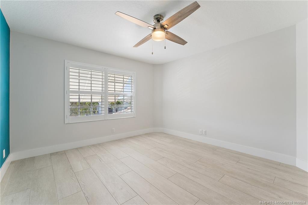 565 SW Yacht Basin Way