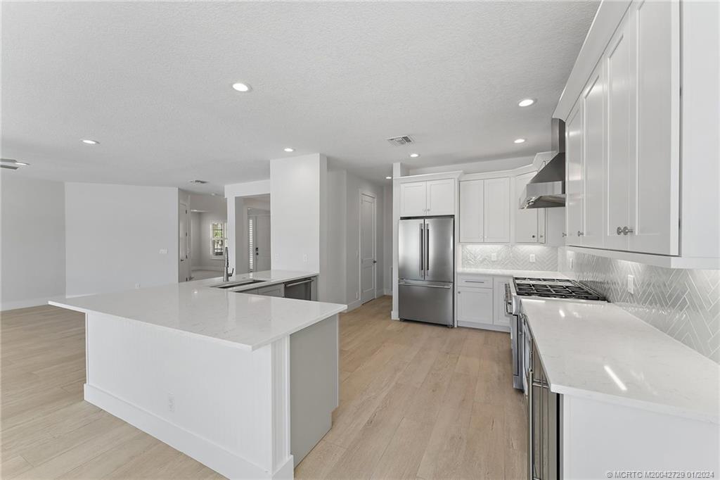 565 SW Yacht Basin Way