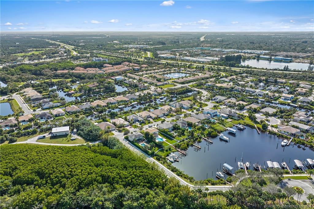 565 SW Yacht Basin Way