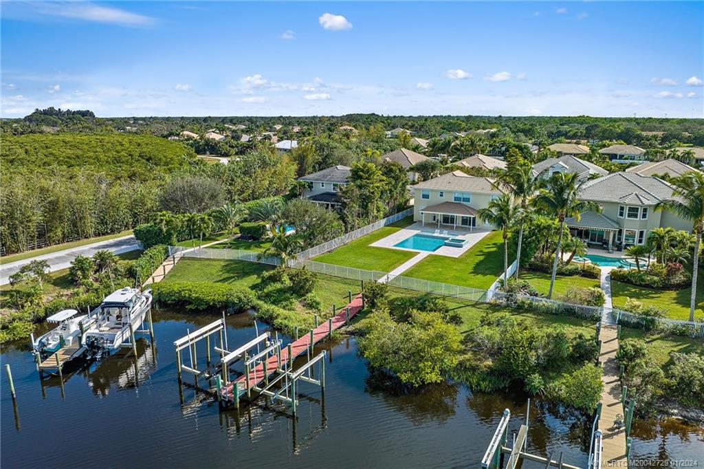 565 SW Yacht Basin Way