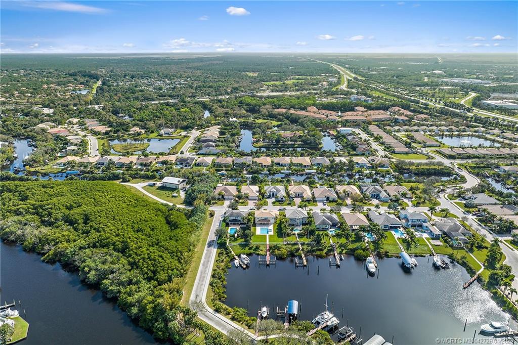 565 SW Yacht Basin Way