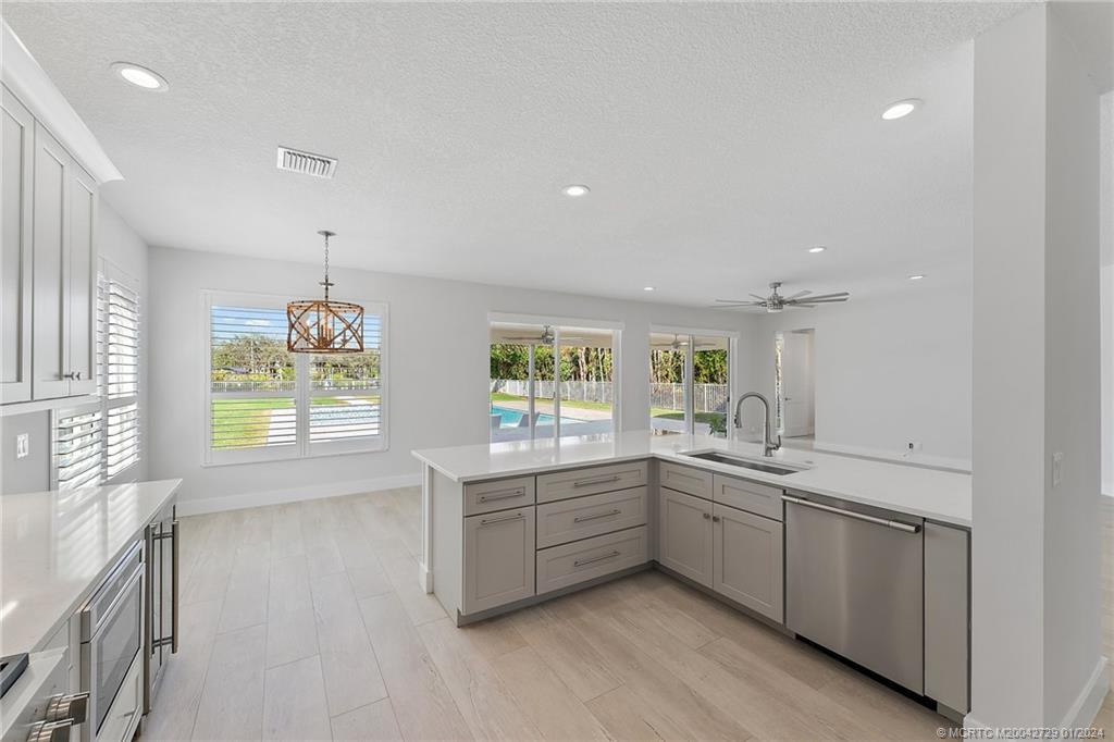 565 SW Yacht Basin Way