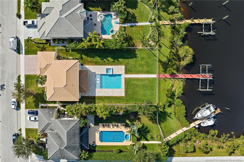 565 SW Yacht Basin Way