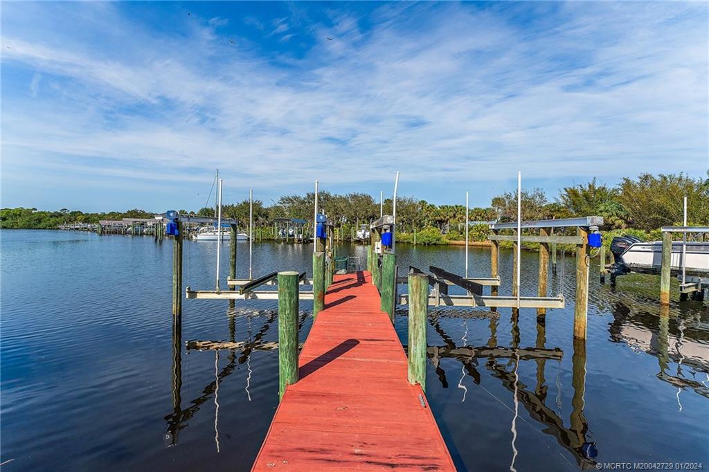 565 SW Yacht Basin Way