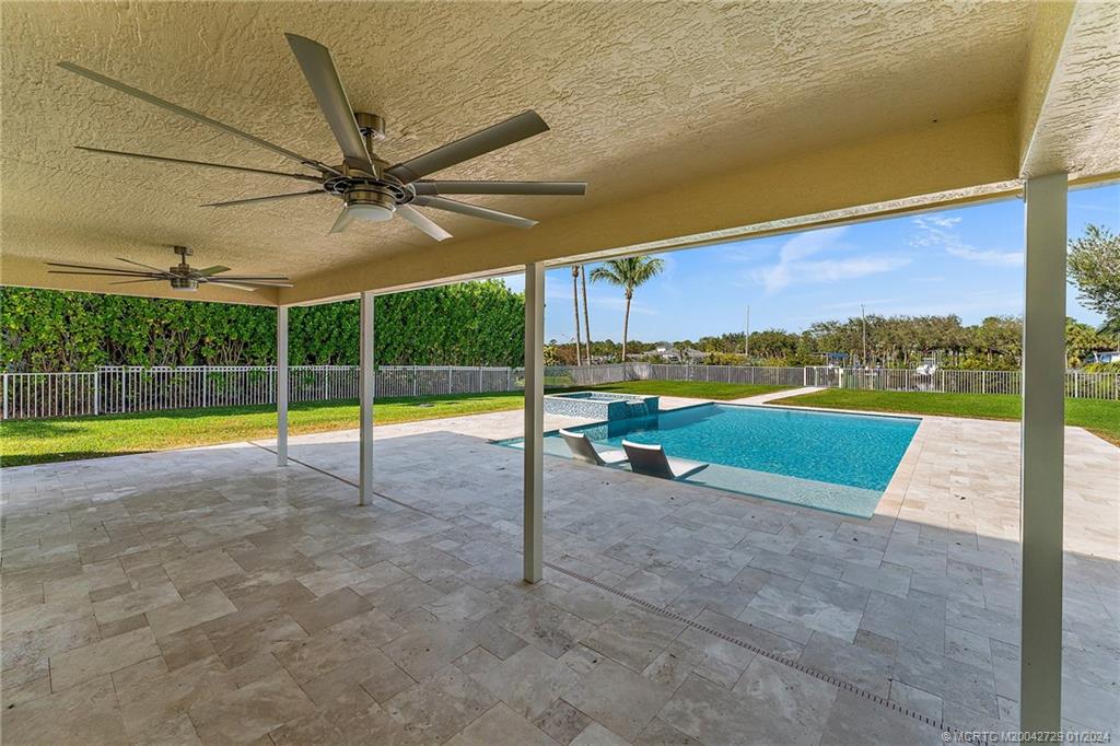 565 SW Yacht Basin Way