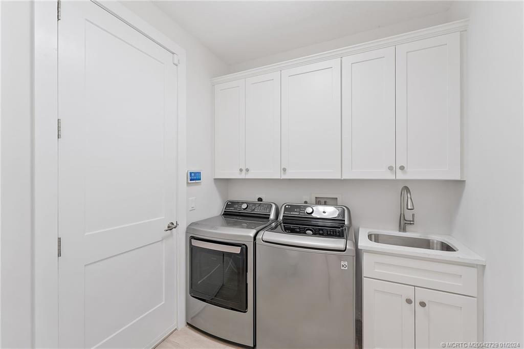 565 SW Yacht Basin Way