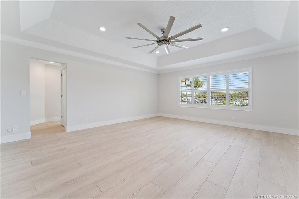 565 SW Yacht Basin Way