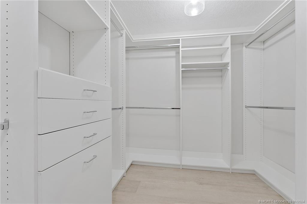 565 SW Yacht Basin Way