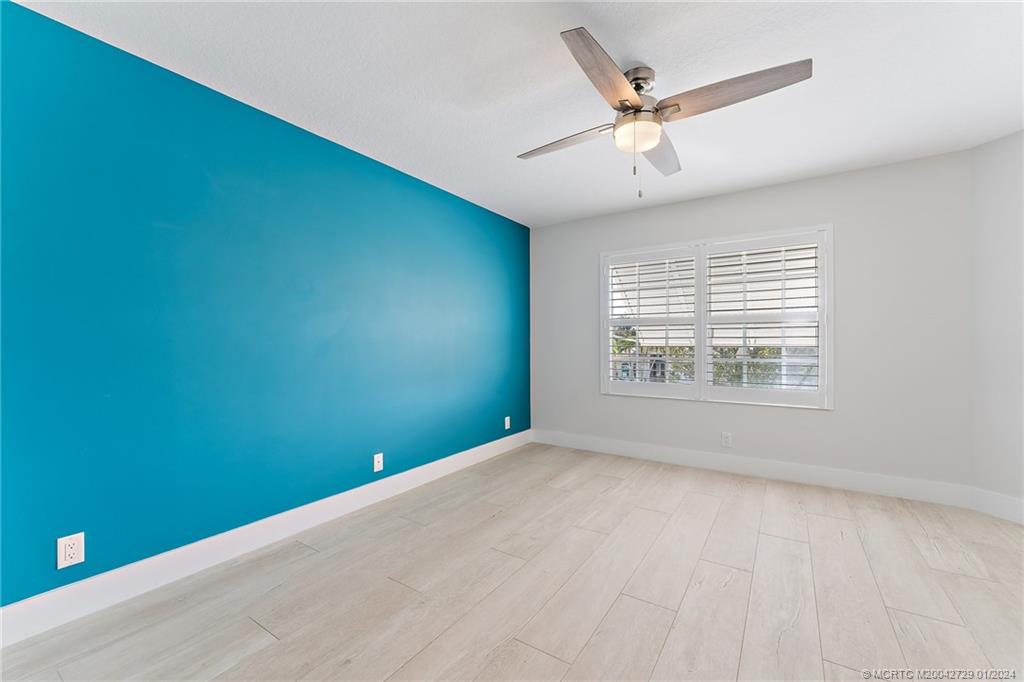 565 SW Yacht Basin Way